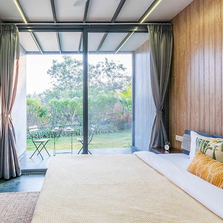 Stayvista'S Celeste Villa - Hill-View Retreat With Infinity Pool Nashik Bagian luar foto