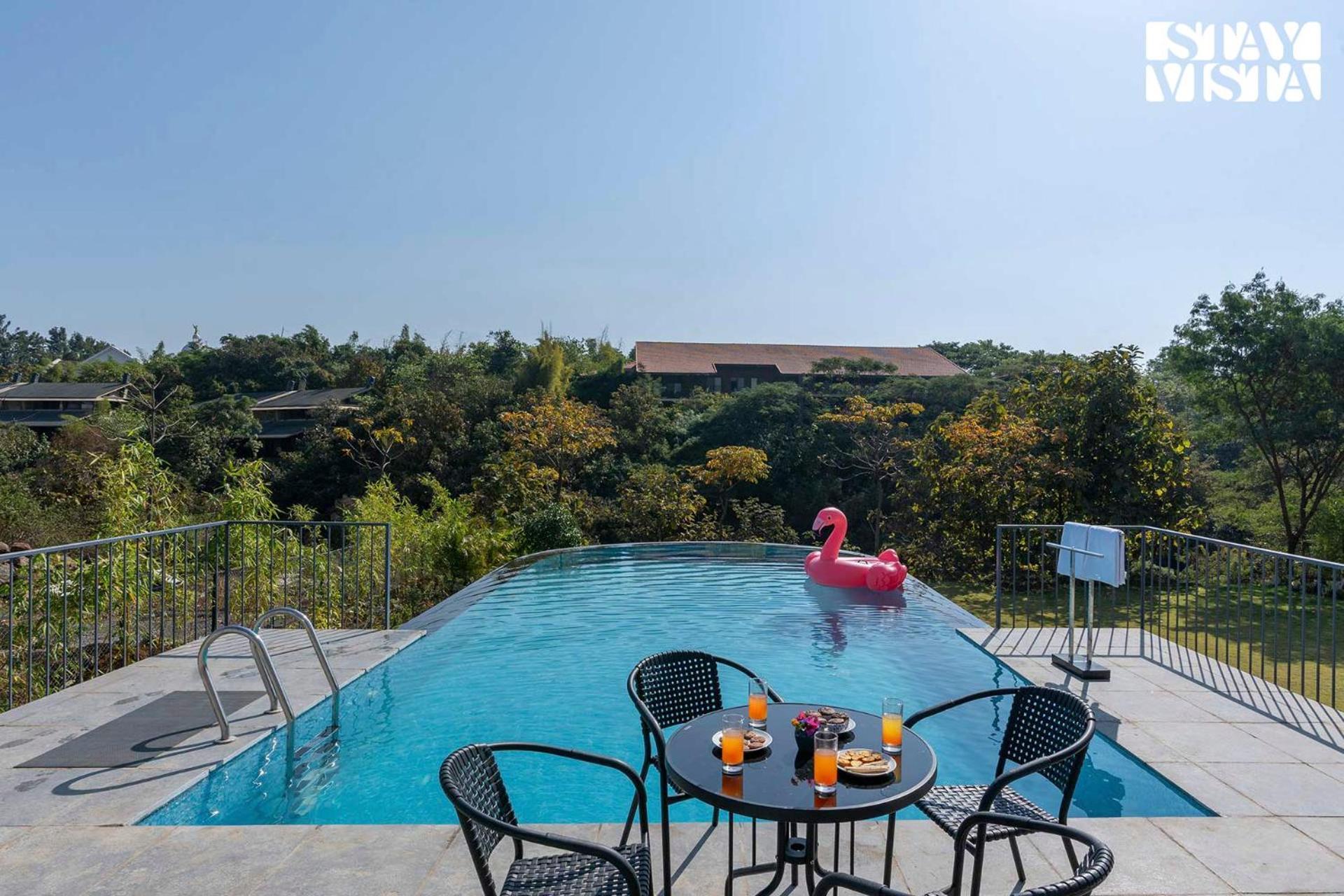 Stayvista'S Celeste Villa - Hill-View Retreat With Infinity Pool Nashik Bagian luar foto
