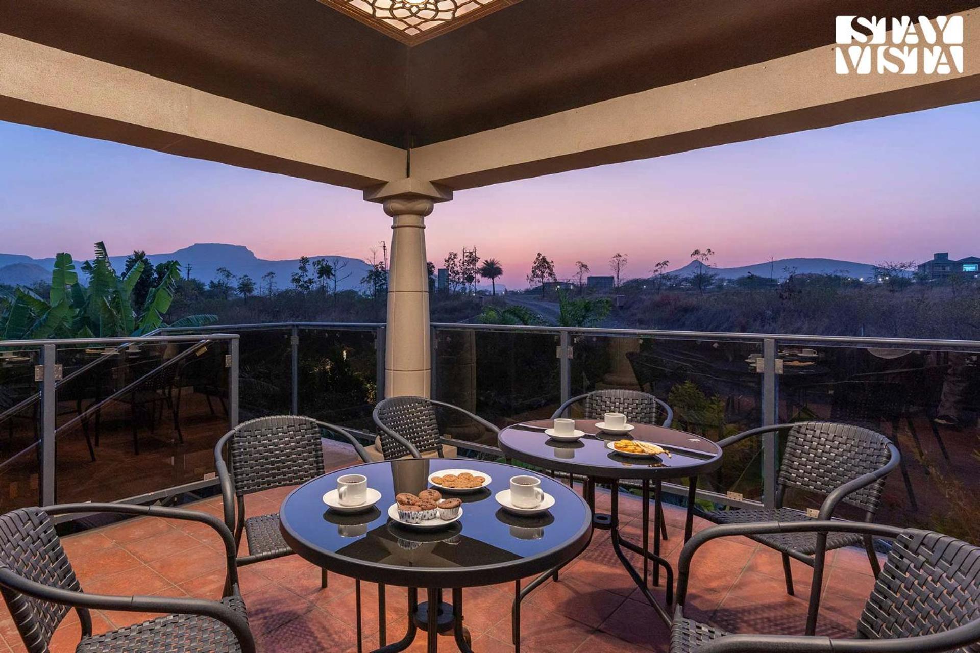 Stayvista'S Celeste Villa - Hill-View Retreat With Infinity Pool Nashik Bagian luar foto